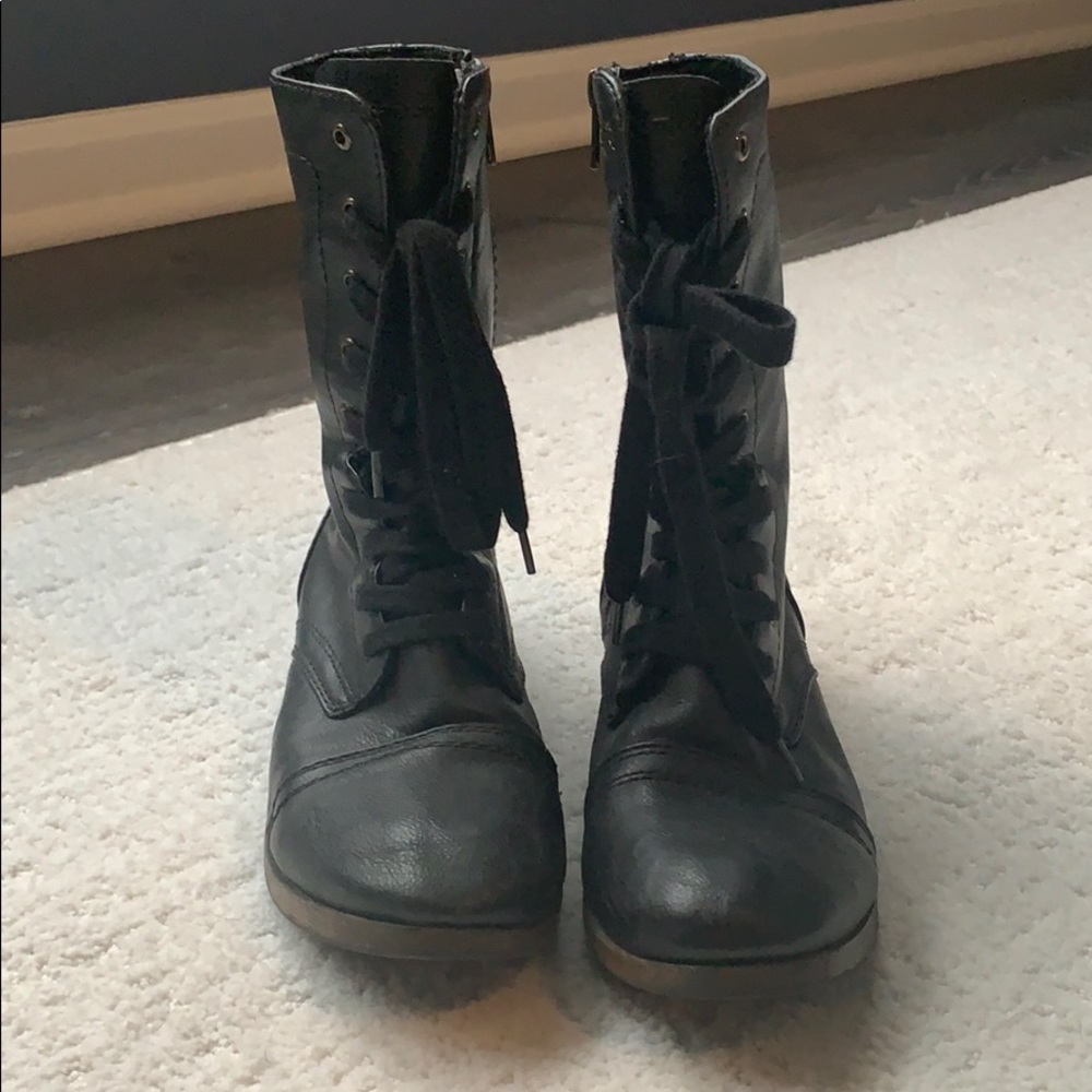 Combat boots